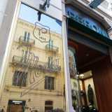 ...aperto dal lontano 1902, come � inciso sulle due insegne a specchio che racchiudono l�entrata